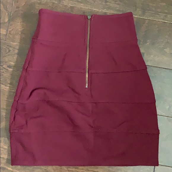 Talula Burgundy Skirt size 0 - Picture 2 of 3